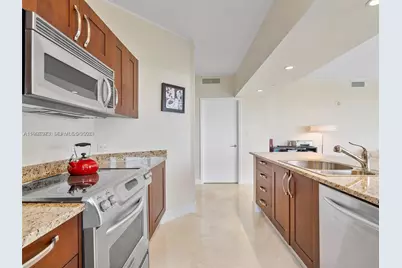 20000 E Country Club Dr #1102, Aventura, FL 33180 - Photo 8