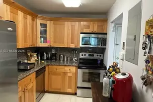 100 Lakeview Dr, Weston, FL 33326 - Photo 6