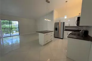 907 NE 199th St, Miami, FL 33179 - Photo 4