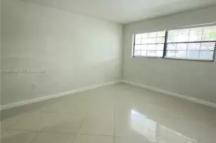 907 NE 199th St, Miami, FL 33179 - Photo 16