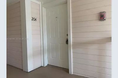 907 NE 199th St #204, Miami, FL 33179 - Photo 1