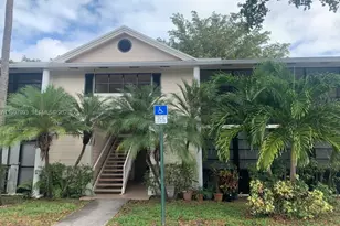 907 NE 199th St, Miami, FL 33179 - Photo 2