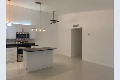 907 NE 199th St #204, Miami, FL 33179 - Photo 4