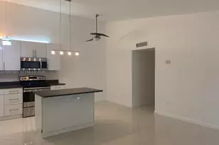 907 NE 199th St, Miami, FL 33179 - Photo 4