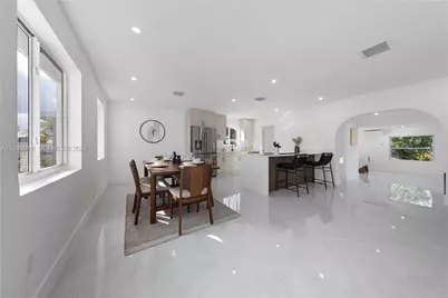 651 NW 9th St, Homestead, FL 33030 - Photo 2