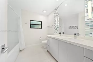 3141 N Bay Rd, Miami Beach, FL 33140 - Photo 12