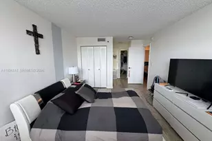 1200 St Charles Pl, Pembroke Pines, FL 33026 - Photo 6