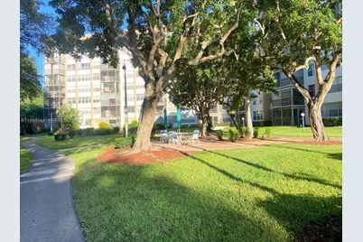 1200 Saint Charles Pl #321, Pembroke Pines, FL 33026 - Photo 14