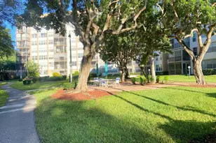 1200 St Charles Pl, Pembroke Pines, FL 33026 - Photo 14