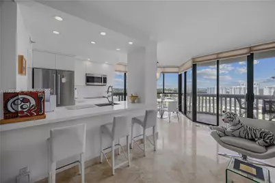 1000 W Island Blvd #1910, Aventura, FL 33160 - Photo 4