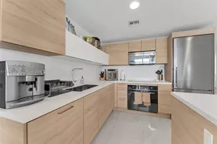 16385 Biscayne Blvd, North Miami Beach, FL 33160 - Photo 10