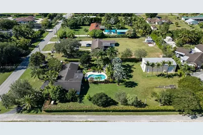 19305 SW 312th St, Homestead, FL 33030 - Photo 2