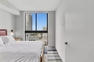 11 NE 6th St, Miami, FL 33132 - Photo 12