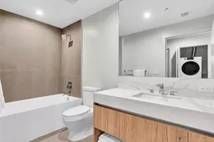 11 NE 6th St, Miami, FL 33132 - Photo 14