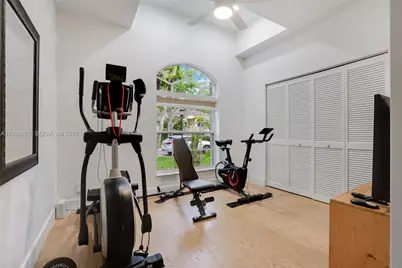 3085 Lakewood Cir, Weston, FL 33332 - Photo 6