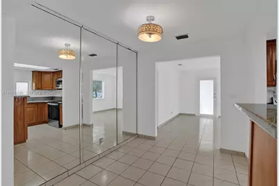 877 W 33rd St, Hialeah, FL 33012 - Photo 24