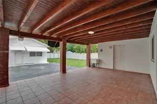 877 W 33rd St, Hialeah, FL 33012 - Photo 14