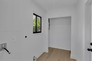 1595 NE 143rd St, North Miami, FL 33161 - Photo 10