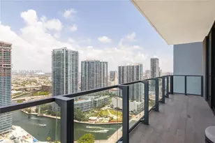 68 SE 6th St, Miami, FL 33131 - Photo 12