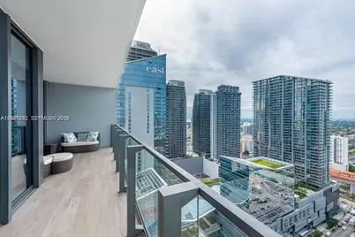 68 SE 6th St #3006, Miami, FL 33131 - Photo 2