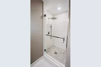 9069 NW 193rd St, Hialeah, FL 33018 - Photo 14