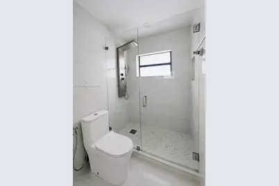 9069 NW 193rd St, Hialeah, FL 33018 - Photo 18