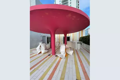 31 SE 6th St #303, Miami, FL 33131 - Photo 18