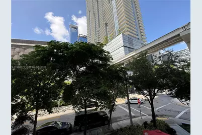 31 SE 6th St #305, Miami, FL 33131 - Photo 6