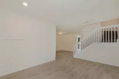 8903 NW 184th Ter, Miami Lakes, FL 33018 - Photo 10