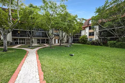 671 NE 195th St #114E, Miami, FL 33179 - Photo 32
