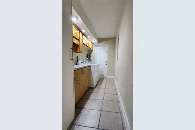 880 E 26th St, Hialeah, FL 33013 - Photo 14