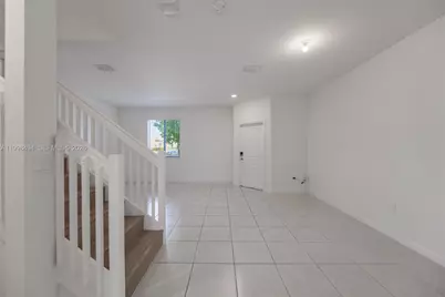 640 NE 207th St, Miami, FL 33179 - Photo 4