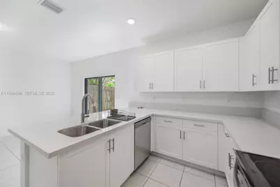 640 NE 207th St, Miami, FL 33179 - Photo 14