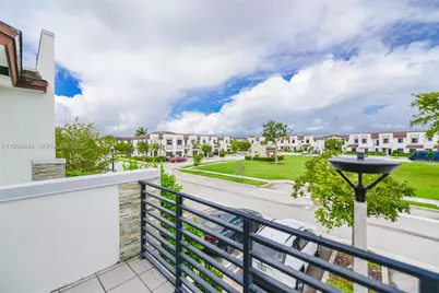 640 NE 207th St, Miami, FL 33179 - Photo 38