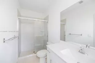 640 NE 207th St, Miami, FL 33179 - Photo 22