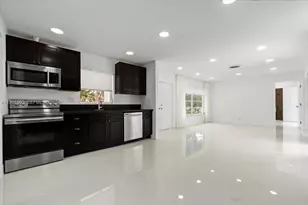 1910 NW 36th St, Oakland Park, FL 33309 - Photo 22