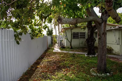 5349 W 14th Ln, Hialeah, FL 33012 - Photo 32