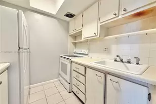 455 Golden Isles Dr, Hallandale Beach, FL 33009 - Photo 8