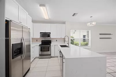 365 SW 122nd Ave, Pembroke Pines, FL 33025 - Photo 4