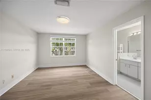 365 SW 122nd Ave, Pembroke Pines, FL 33025 - Photo 6