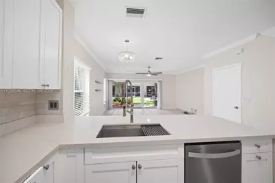 365 SW 122nd Ave, Pembroke Pines, FL 33025 - Photo 6