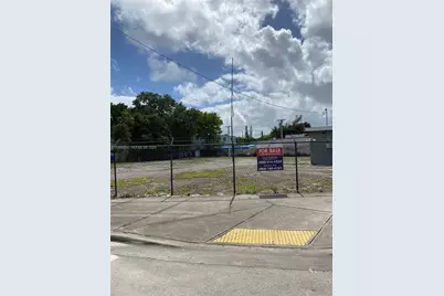 300 NW 79th St, Miami, FL 33150 - Photo 6