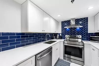 2401 Collins Ave #1007, Miami Beach, FL 33140 - Photo 10