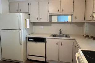 200 Ashbury Rd, Hollywood, FL 33024 - Photo 10