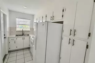580 Egret Dr, Hallandale Beach, FL 33009 - Photo 10