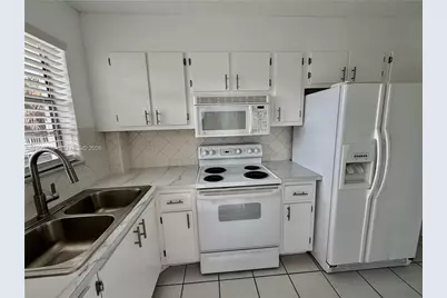 580 Egret Dr #212, Hallandale Beach, FL 33009 - Photo 8