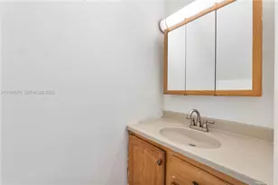 8243 NW 9th Ct, Plantation, FL 33324 - Photo 6