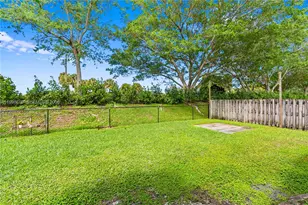 9081 N Lake Park Cir N, Davie, FL 33328 - Photo 22