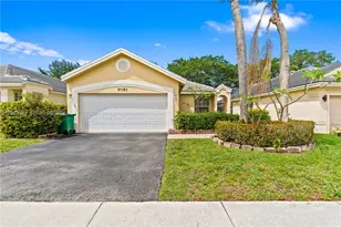 9081 N Lake Park Cir N, Davie, FL 33328 - Photo 2