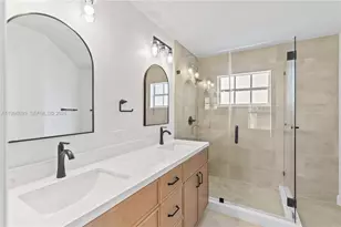 9081 N Lake Park Cir N, Davie, FL 33328 - Photo 16